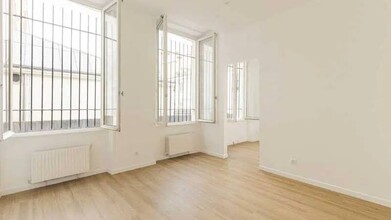 11 Rue Du Faubourg Poissonnière, Paris for lease Interior Photo- Image 1 of 9