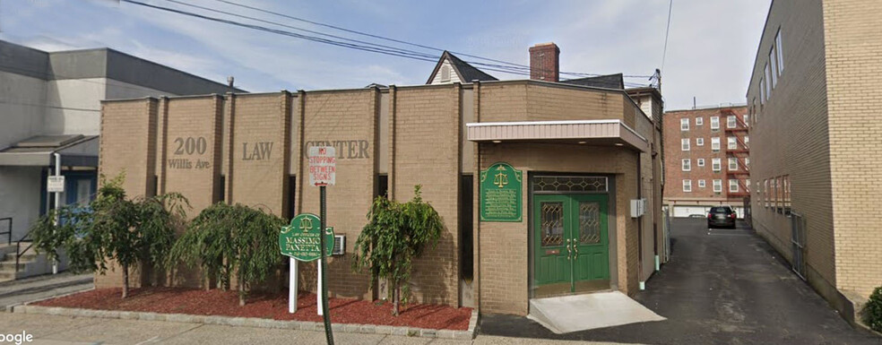 200 Willis Ave, Mineola, NY for lease - Building Photo - Image 1 of 24