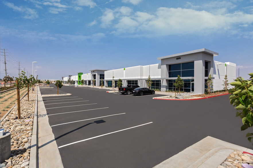 5379 Hamner Ave, Eastvale, CA for lease - Building Photo - Image 2 of 5