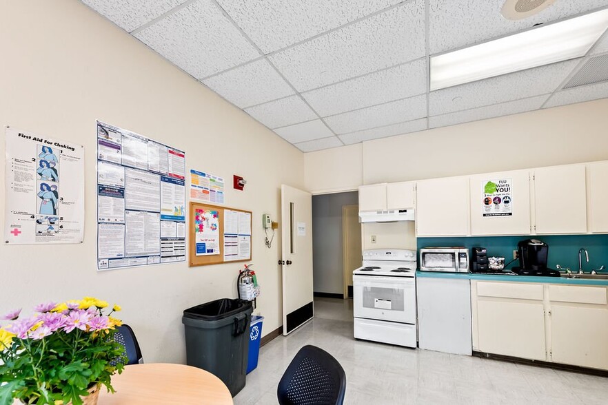 5225 N Lamar Blvd, Austin, TX for sale - Interior Photo - Image 2 of 13