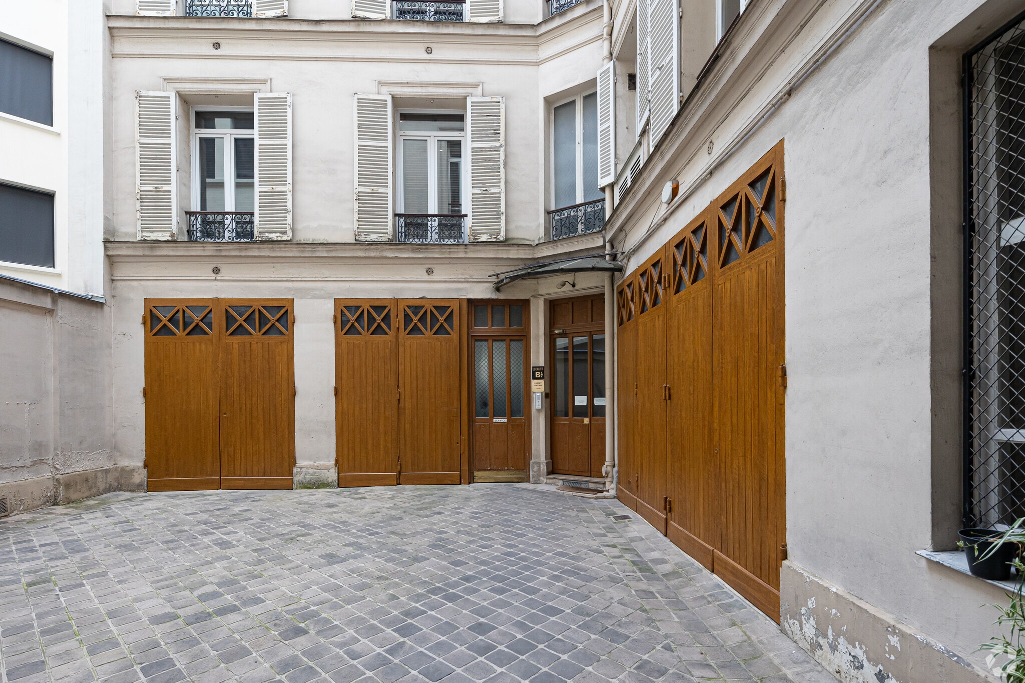 10 Rue De Monceau, Paris for lease Building Photo- Image 1 of 2