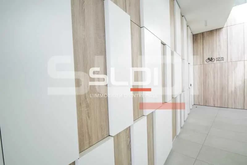 Office in Vénissieux for lease - Interior Photo - Image 3 of 9