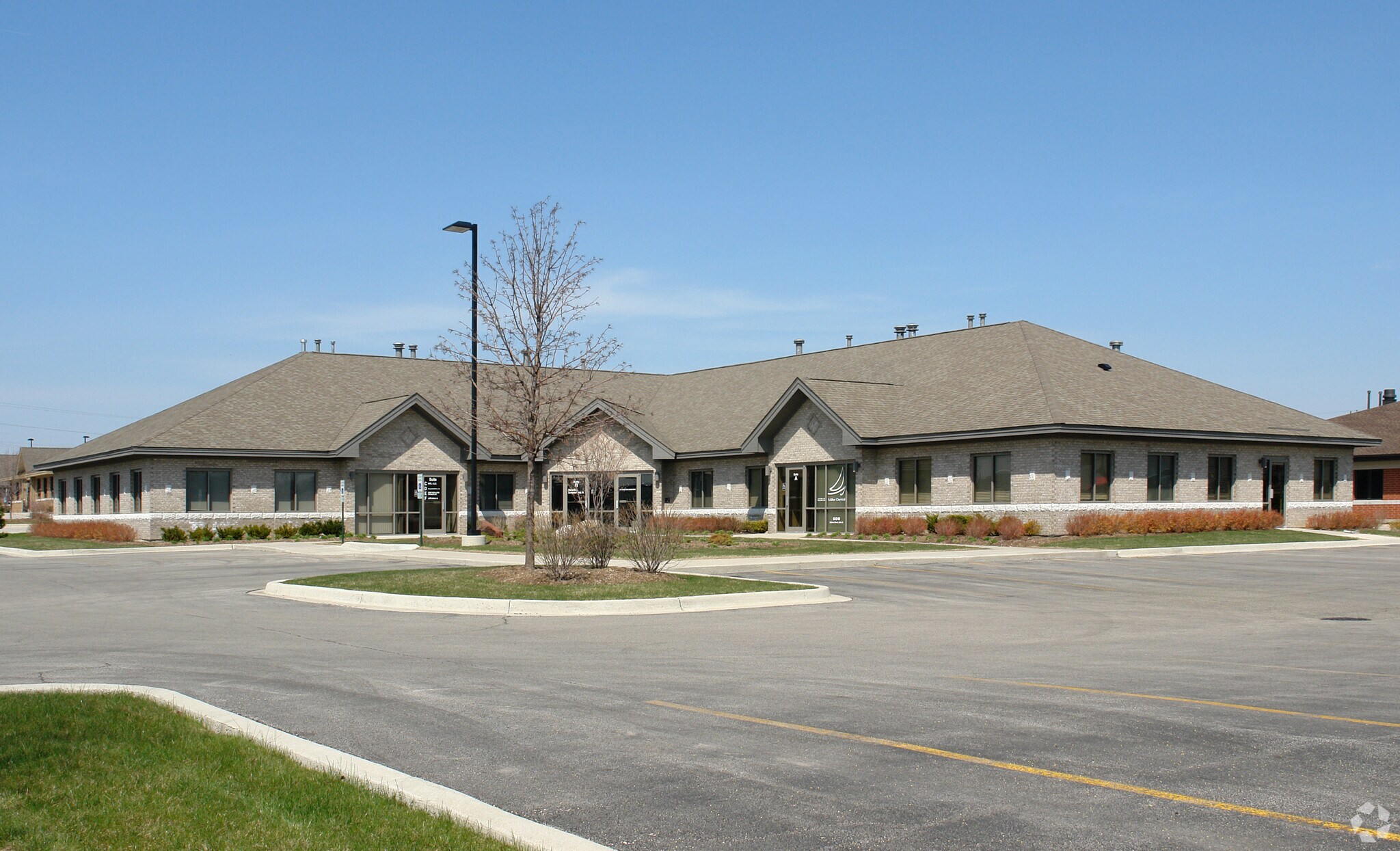 600 Dakota St, Crystal Lake, IL for sale Building Photo- Image 1 of 1