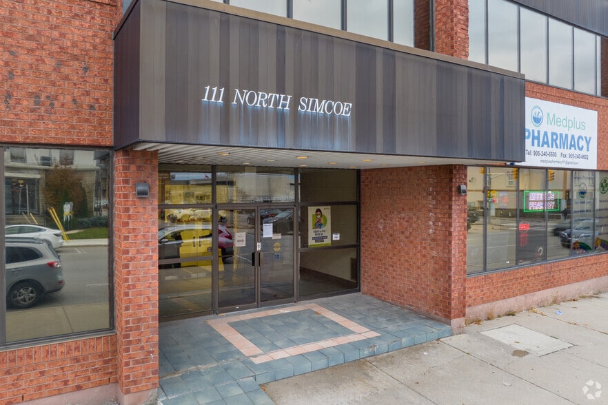 111 Simcoe St N, Oshawa, ON for lease - Building Photo - Image 3 of 4