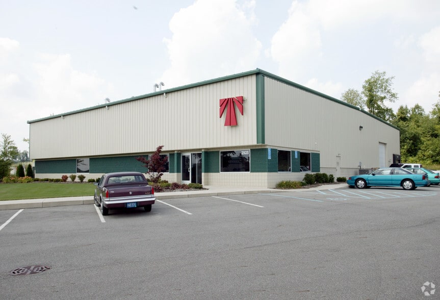 2925 Northridge Dr NW, Grand Rapids, MI for lease - Building Photo - Image 2 of 4