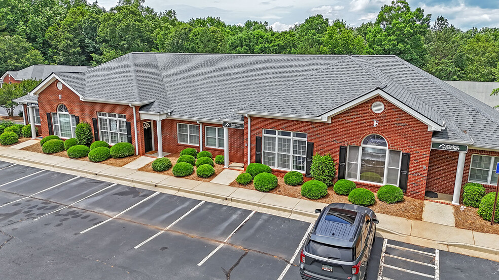 555 Sun Valley Dr, Roswell, GA for lease - Building Photo - Image 1 of 7