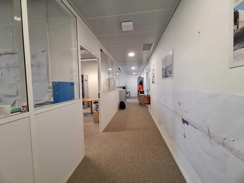 Office in Bordeaux for lease - Interior Photo - Image 3 of 8