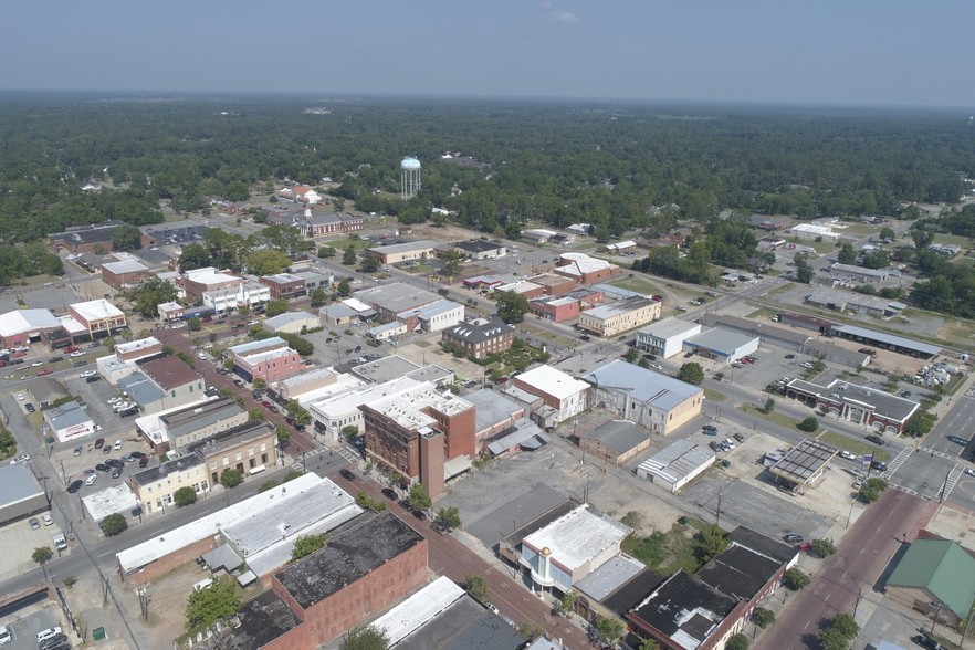 118-124 S Grant St, Fitzgerald, GA for lease - Aerial - Image 3 of 13