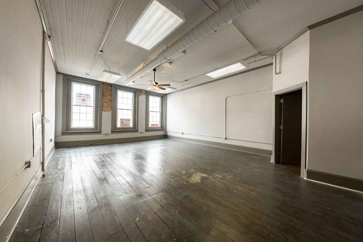 109 W Main St, Elkin, NC for sale Interior Photo- Image 1 of 1