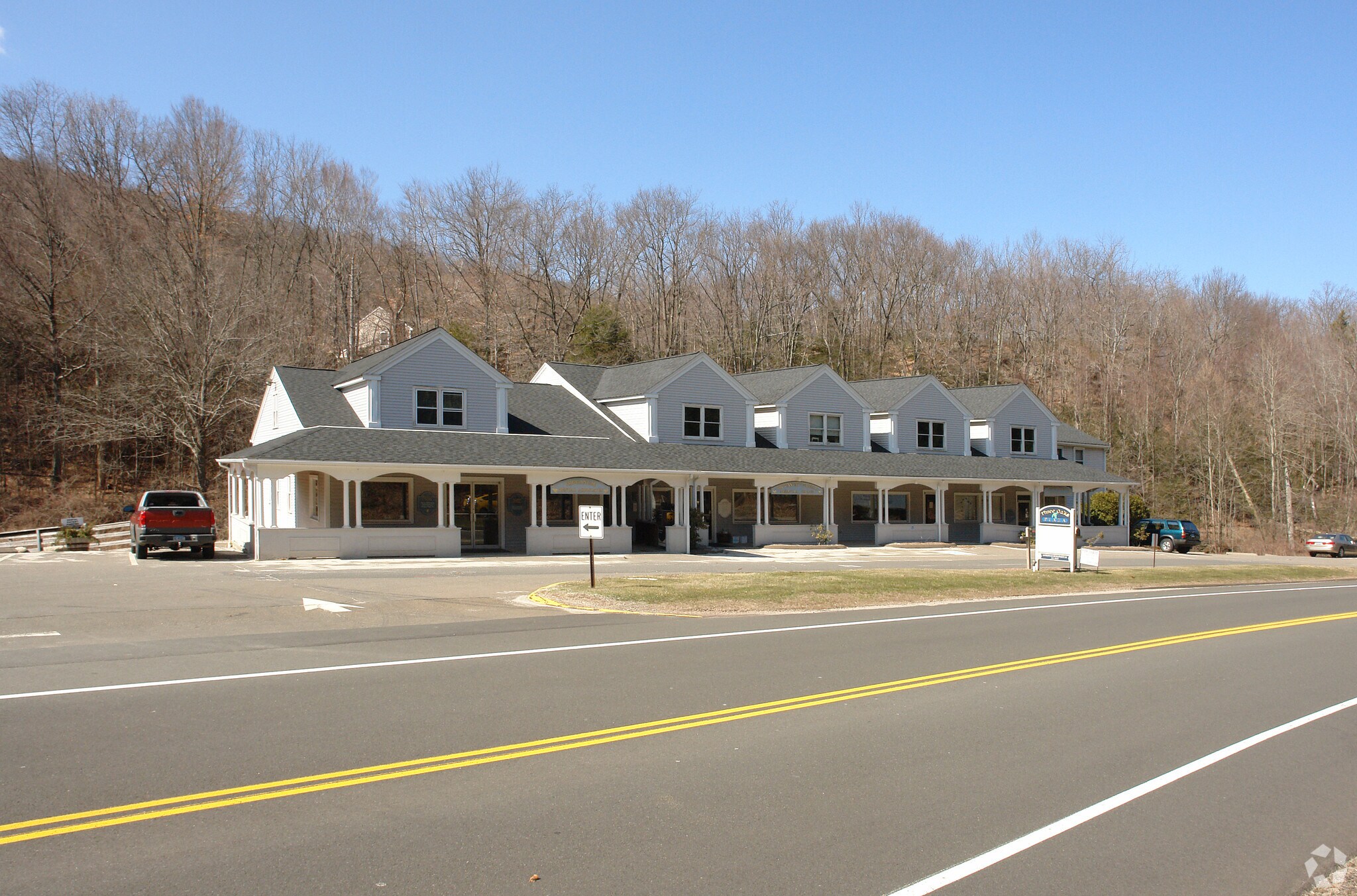 Office in Higganum, CT for sale Primary Photo- Image 1 of 1