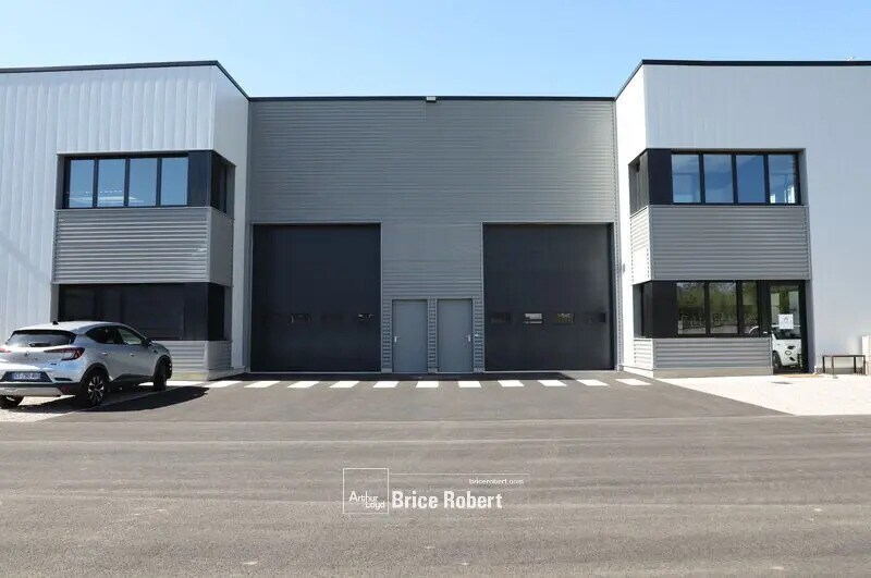 Office in OULLINS-PIERRE-BÉNITE for lease - Building Photo - Image 1 of 21