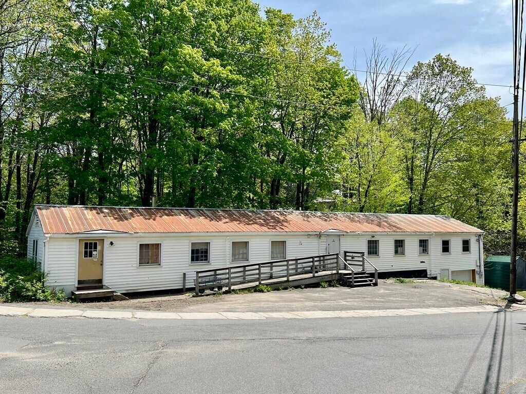 25 Elm St, Shelburne Falls, MA 01370