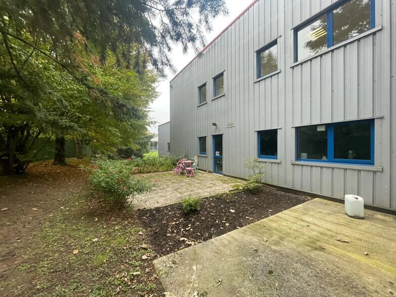 Flex in Cheptainville for lease - Building Photo - Image 3 of 15