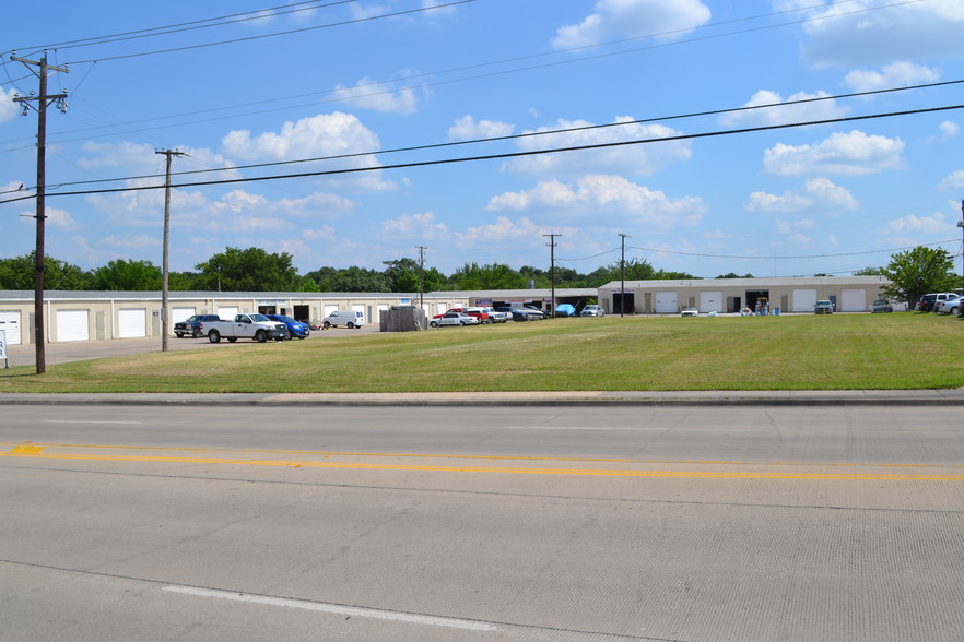 5126 Broadway Ave, Haltom City, TX for lease - Primary Photo - Image 2 of 7