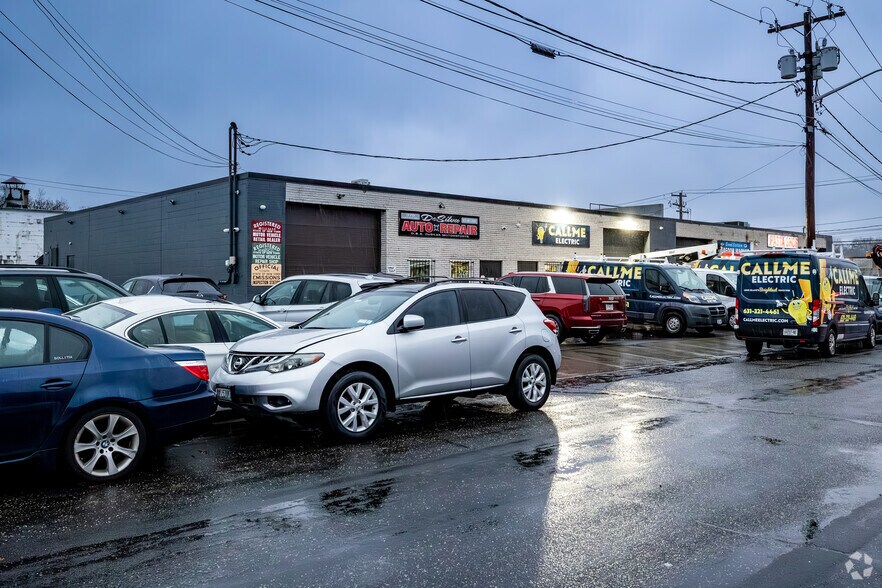 385 Sheffield Ave, West Babylon, NY for sale - Primary Photo - Image 1 of 1