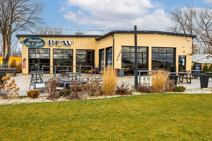 2330 River Ave, Sandusky, OH for sale - Primary Photo - Image 1 of 30