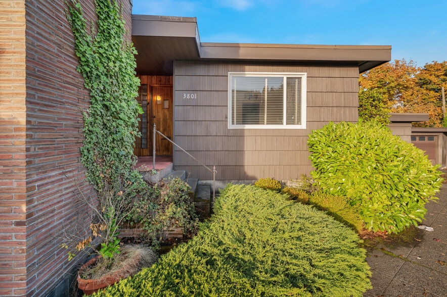 3807 Linden Ave N, Seattle, WA for sale - Building Photo - Image 2 of 16