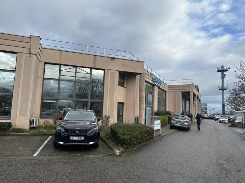 30 Rue Du 35eme Regiment D'Aviation, Bron for lease - Building Photo - Image 1 of 31