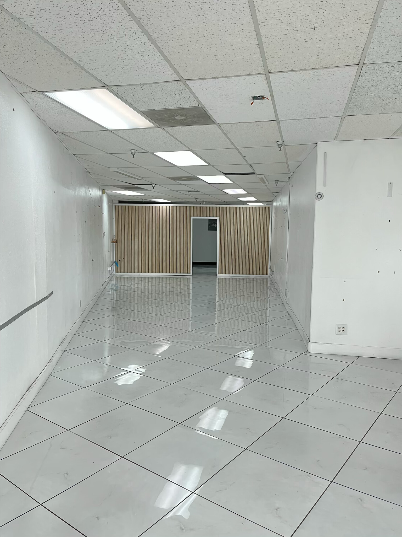 1304-1438 W Foothill Blvd, Rialto, CA for lease Interior Photo- Image 1 of 3