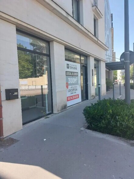 Retail in Chartres for lease - Building Photo - Image 2 of 3