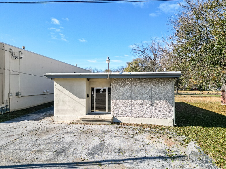 6110 Merriam Ln, Shawnee, KS for sale - Building Photo - Image 2 of 16