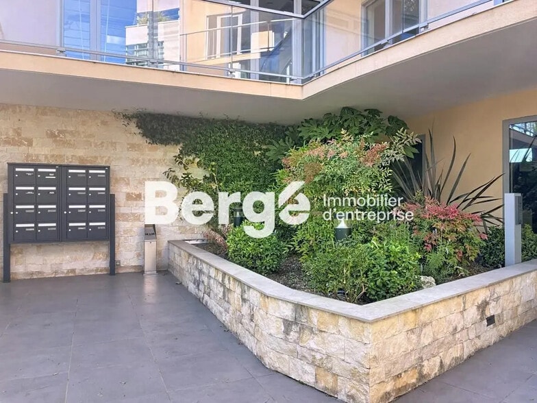 Office in Biot for lease - Building Photo - Image 2 of 7