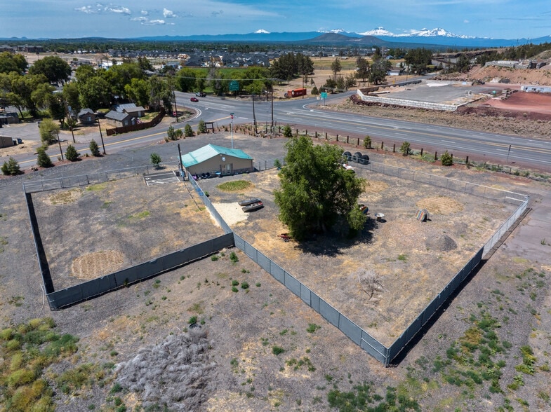 223 NW Oneil way, Redmond, OR for sale - Building Photo - Image 2 of 23