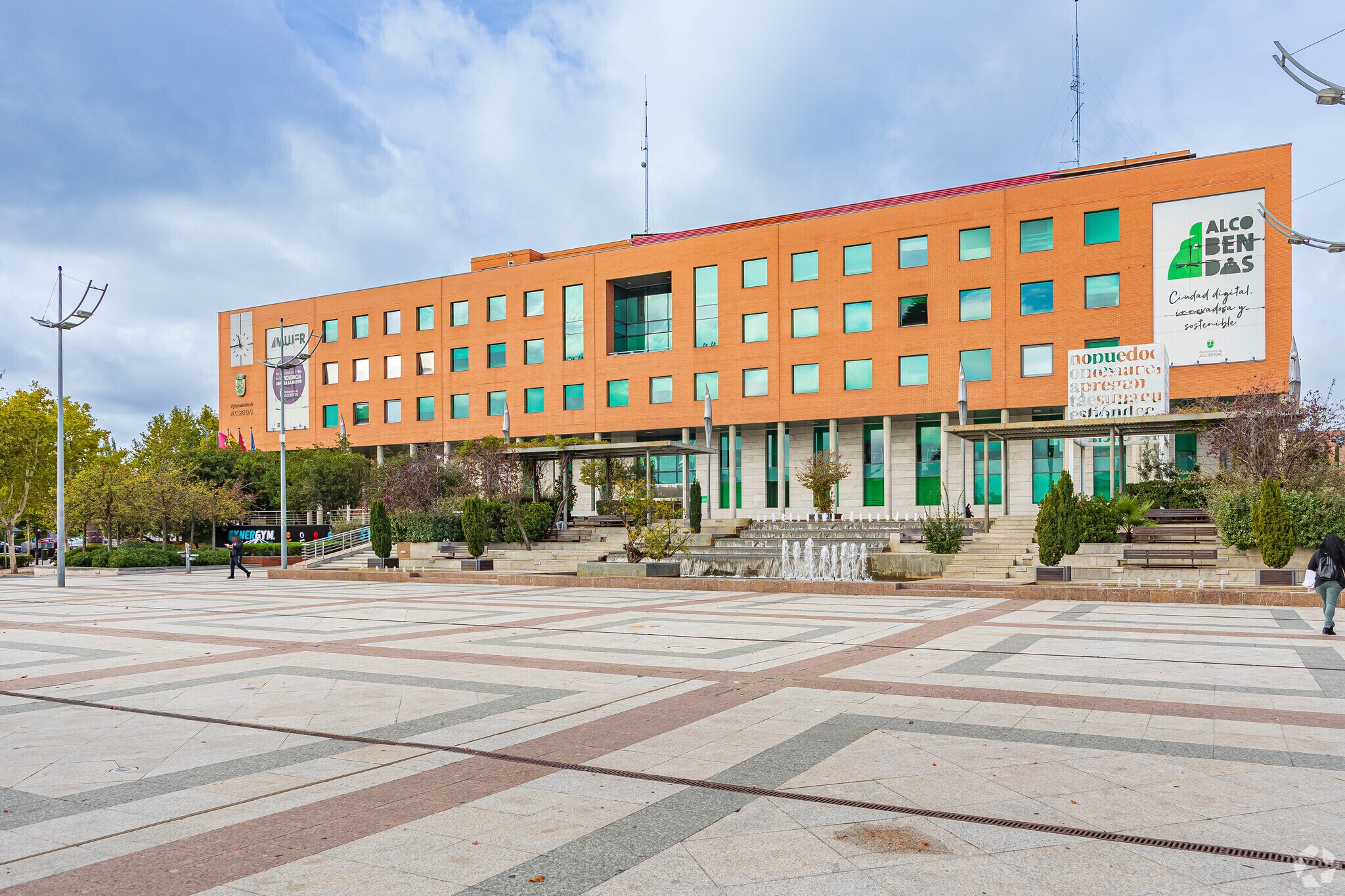 Retail in Alcobendas, Madrid for sale Primary Photo- Image 1 of 1