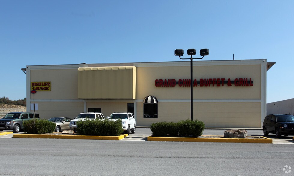 9685 Mall Loop Rd, Fairmont, WV 26554