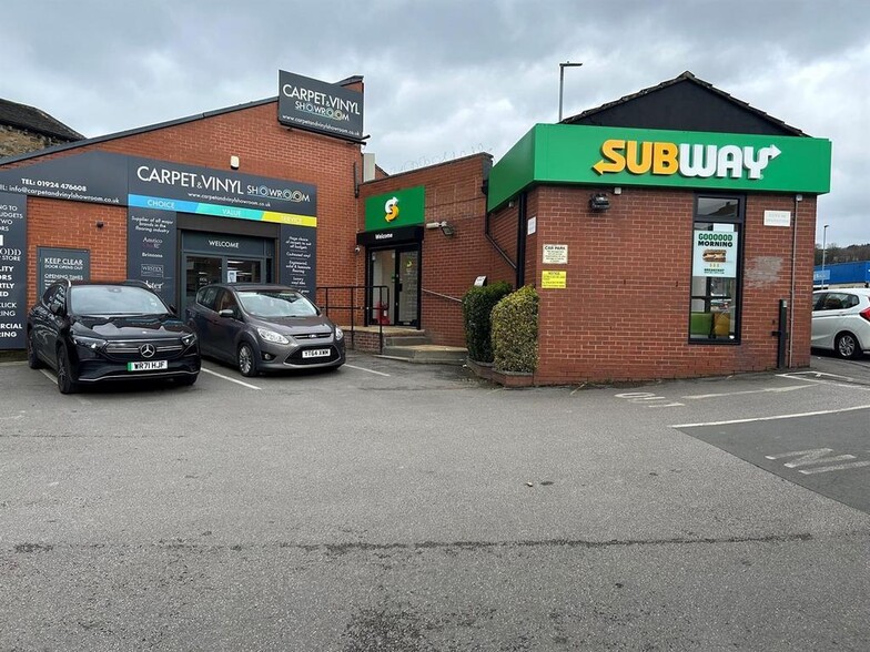 Birstall Retail Village, 895 Bradford Rd portfolio of 2 properties for sale on LoopNet.com - Building Photo - Image 3 of 4