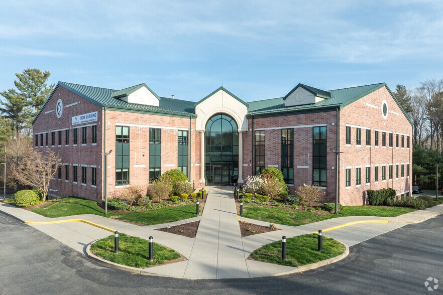 675 Paramount Dr, Raynham, MA for sale - Primary Photo - Image 1 of 1