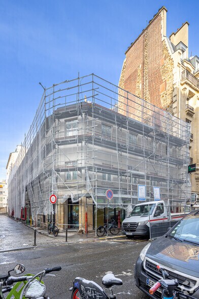 12 Rue Jacquemont, Paris for lease - Building Photo - Image 2 of 2