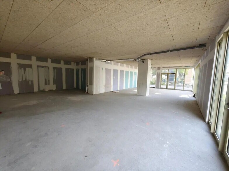 Retail in VILLENEUVE-D'ASCQ for lease - Interior Photo - Image 3 of 3