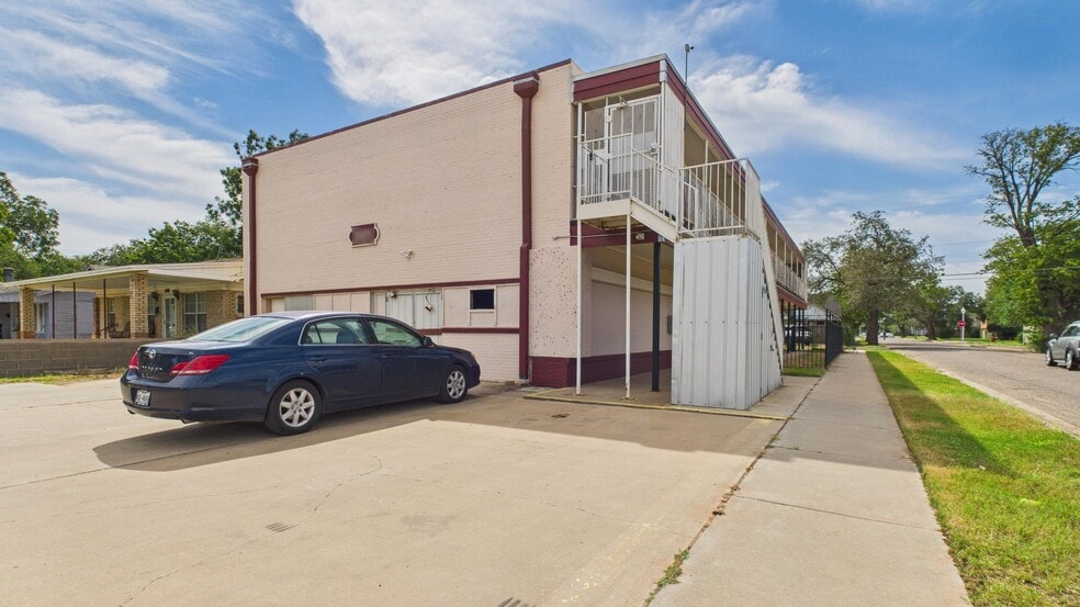 2123 15th St, Lubbock, TX for sale - Building Photo - Image 3 of 67