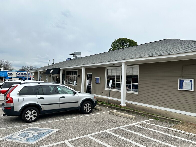 6660 Poplar Ave, Memphis, TN for sale - Building Photo - Image 1 of 1