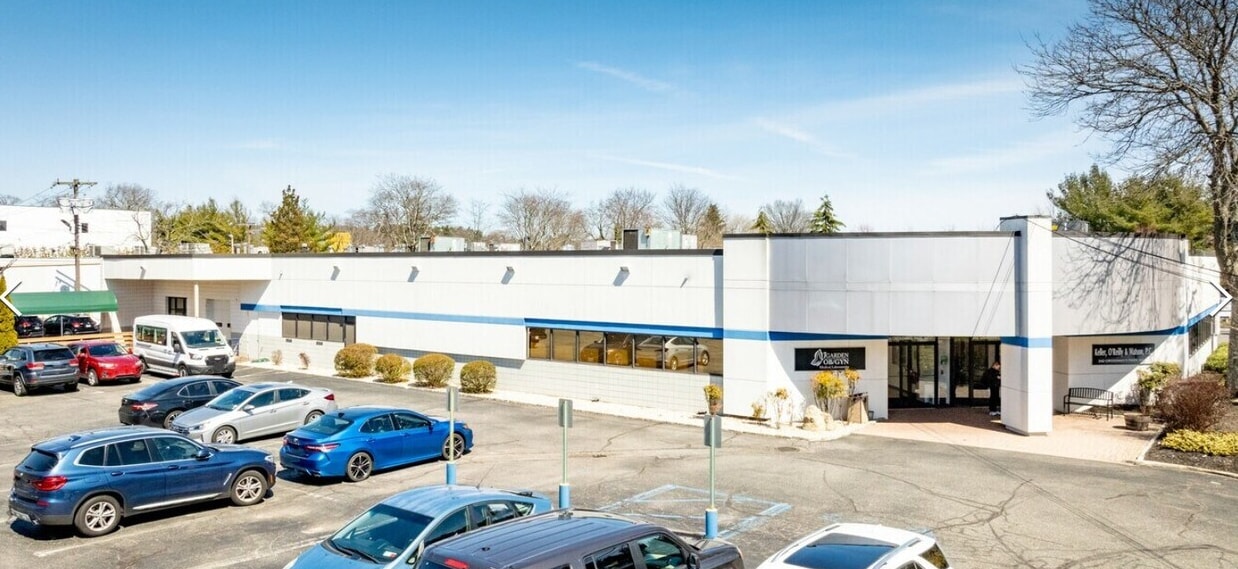 240-246 Crossways Park Dr W, Woodbury, NY for lease Interior Photo- Image 1 of 1