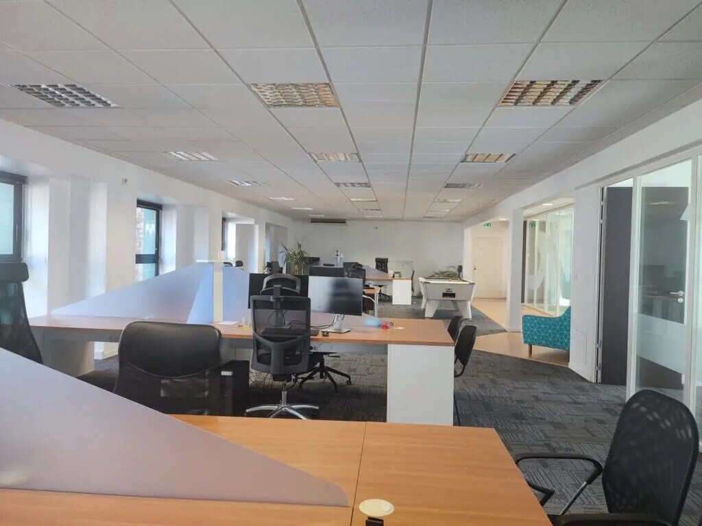 Location Bureaux 194 m² - Photo 1