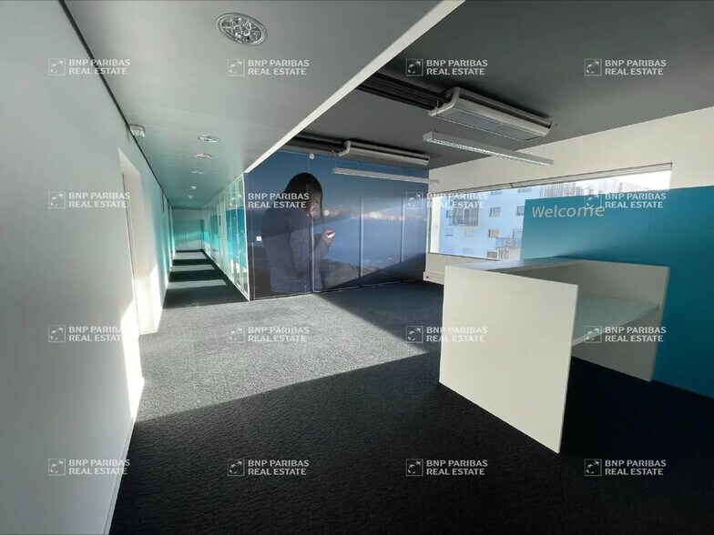 Office in Saint-Jacques-de-la-Lande for lease - Building Photo - Image 3 of 41