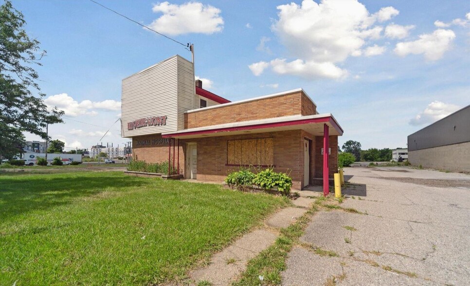719 N Larch St, Lansing, MI for sale - Building Photo - Image 2 of 21