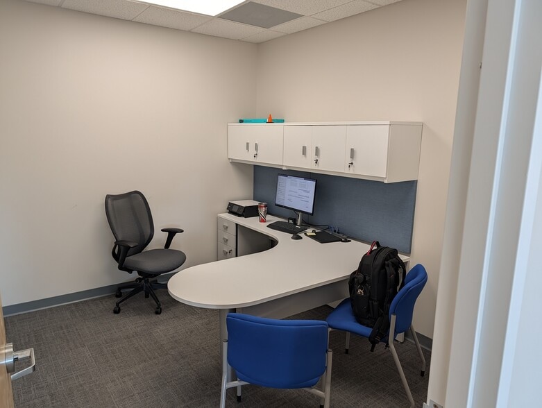 2 Lear Jet Lane, Latham, NY for lease - Building Photo - Image 3 of 18