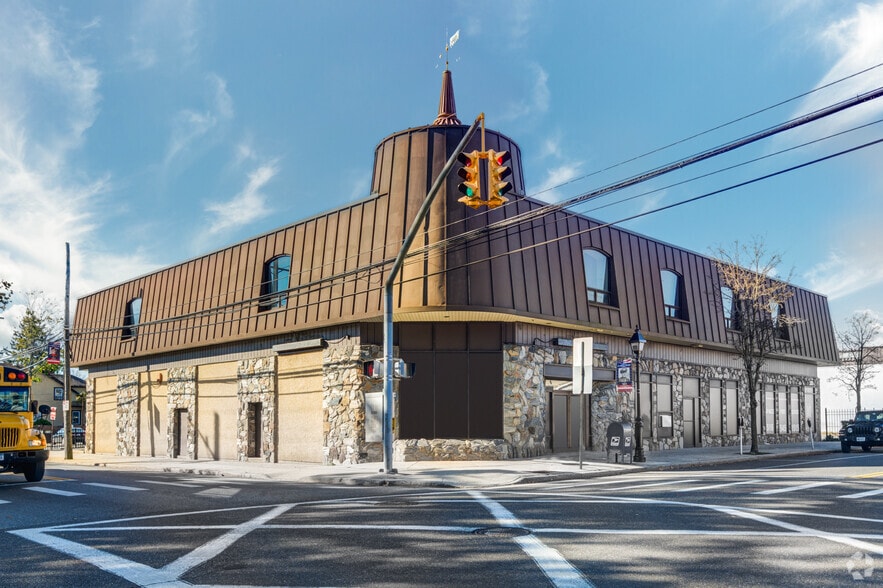 170 Tulip Ave, Floral Park, NY for sale - Primary Photo - Image 1 of 1