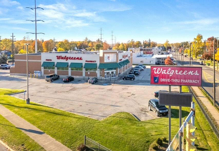 520 Broadway Ave, Bedford, OH for sale - Building Photo - Image 1 of 6