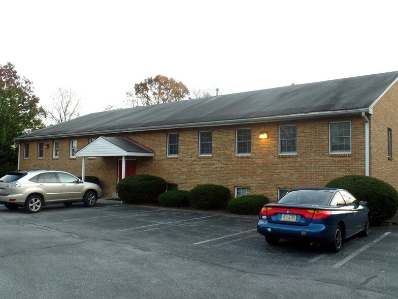 1525 Cedar Cliff Dr, Camp Hill, PA 17011