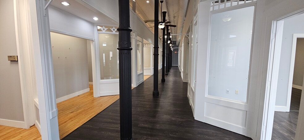 101-105 N Bridge St, Chippewa Falls, WI for lease - Interior Photo - Image 3 of 15