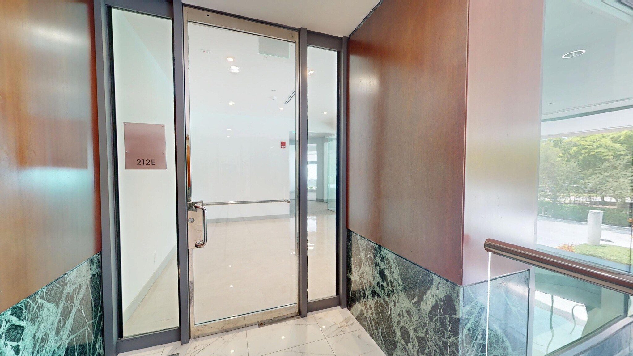 2255 Glades Rd, Boca Raton, FL for lease Interior Photo- Image 1 of 8