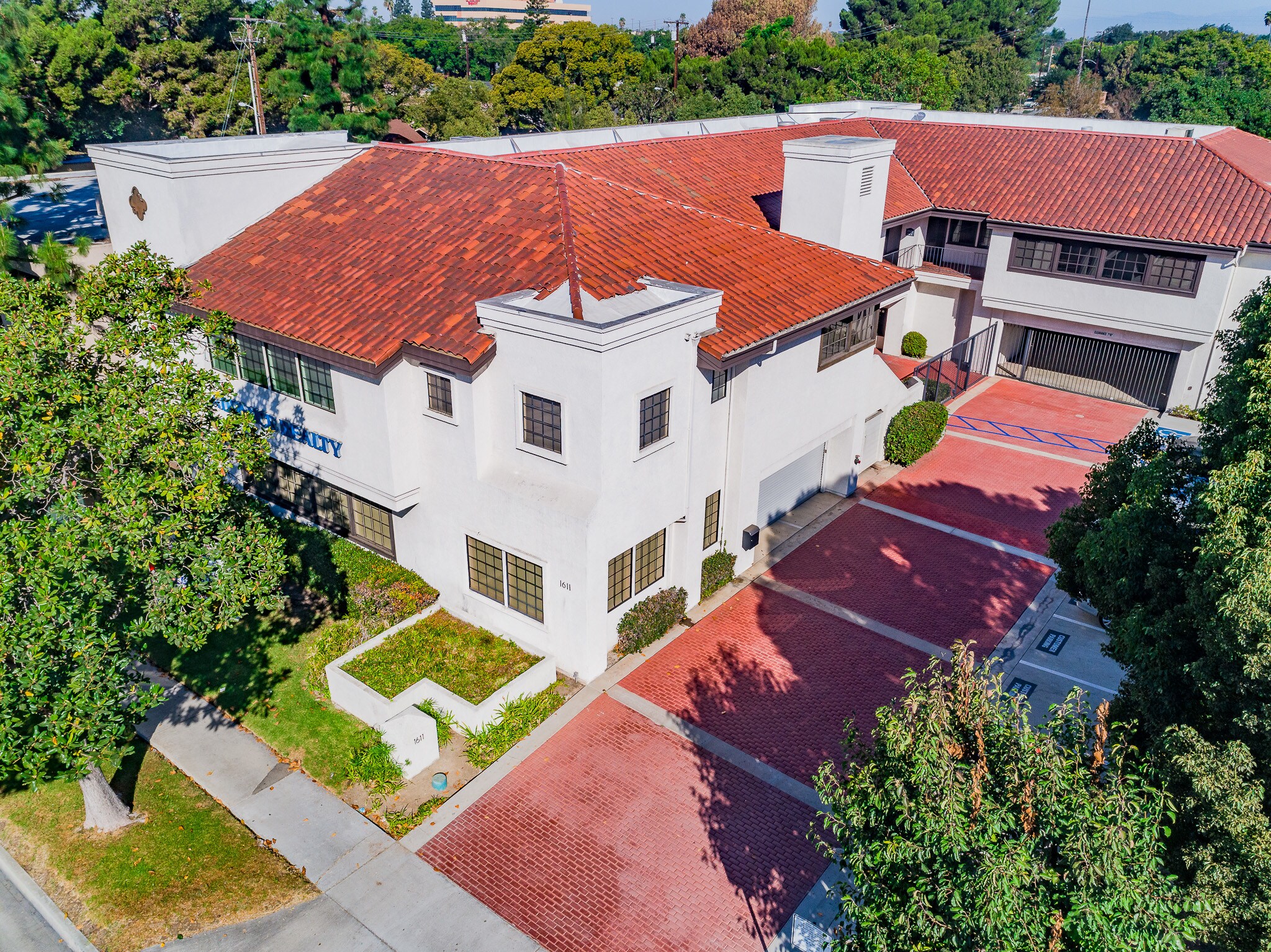 1611 E 4th St, Santa Ana, CA for lease Building Photo- Image 1 of 63