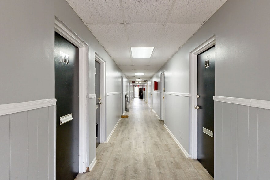 Office/Retail Portfolio in South Atlanta portfolio of 2 properties for sale on LoopNet.com - Matterport 3D Scan - Image 3 of 21