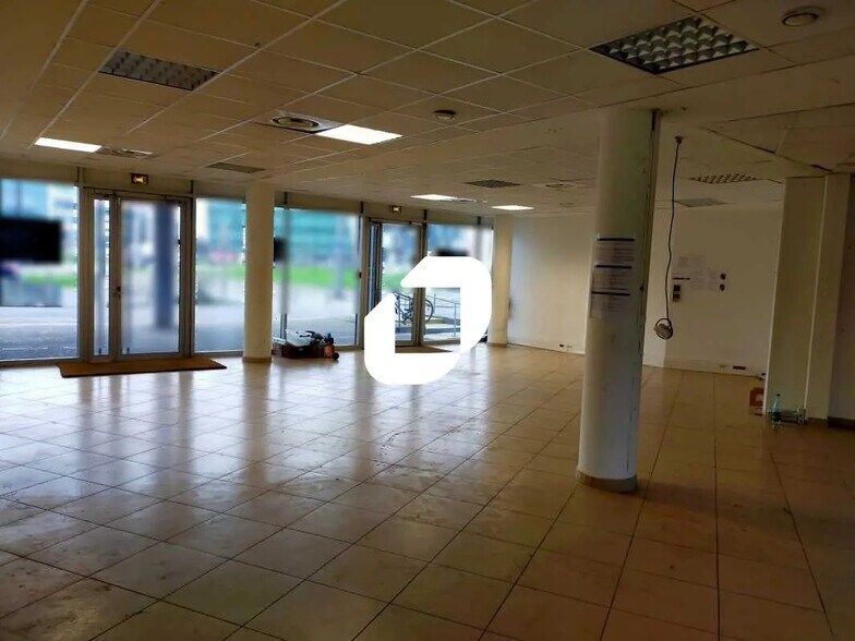 Retail in Bordeaux for lease - Interior Photo - Image 3 of 6