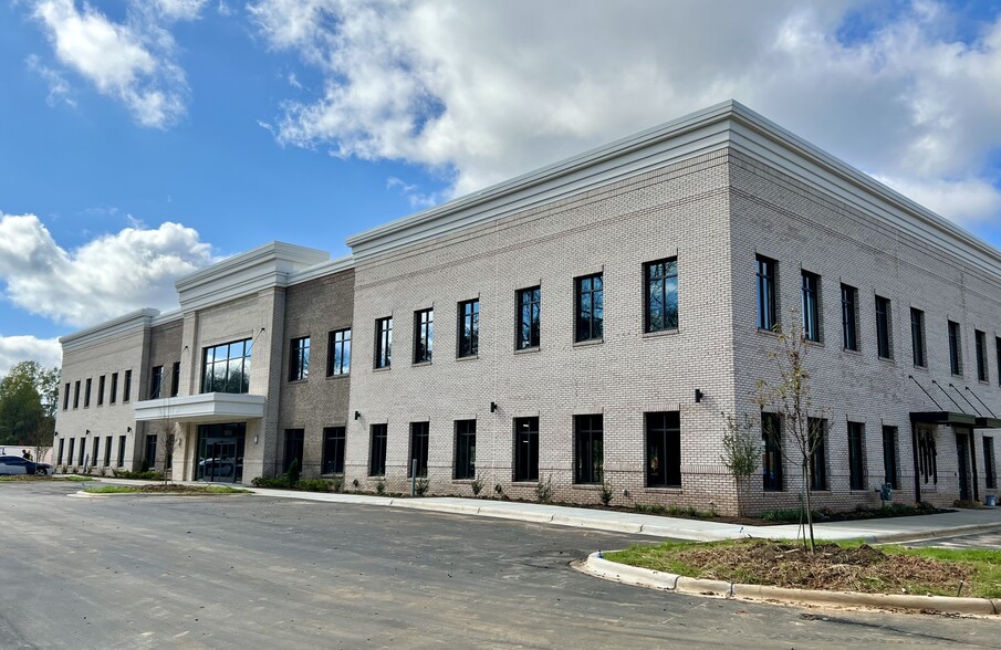 13515 Steele Creek Rd, Charlotte, NC for lease - Building Photo - Image 1 of 1