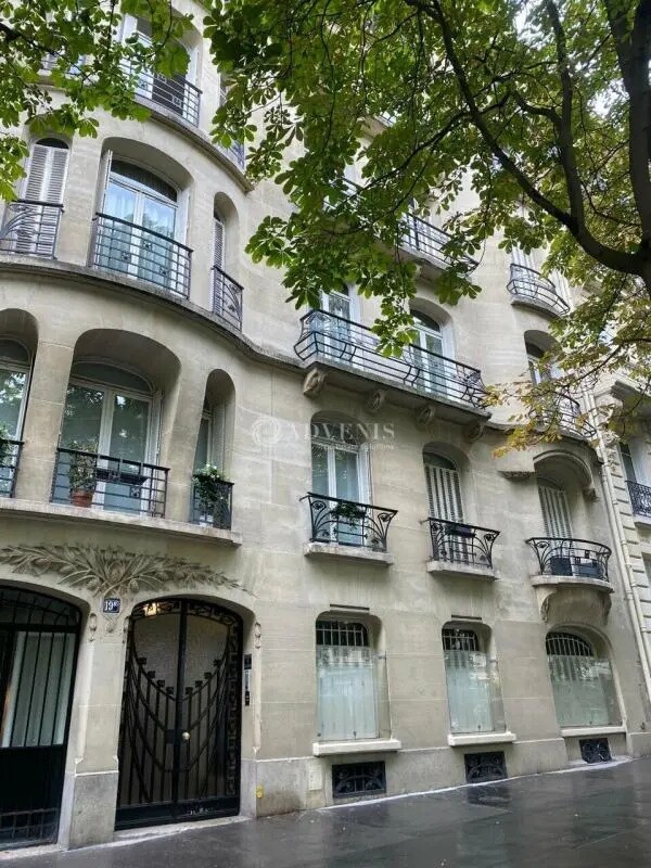 Office in Paris for lease Building Photo- Image 1 of 6